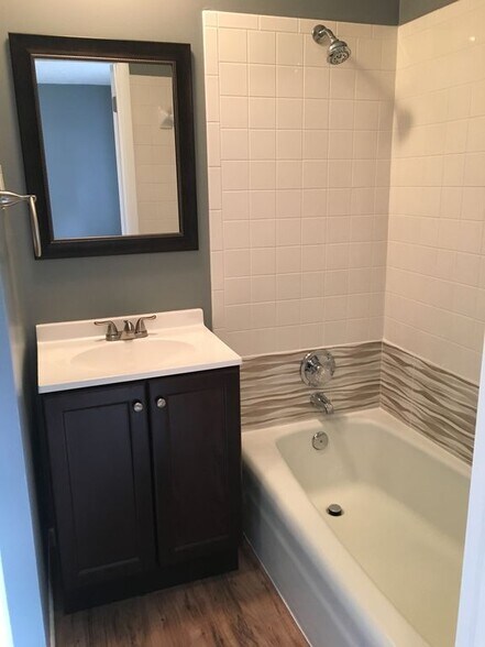 Master Bathroom - 722 Shadycrest Dr