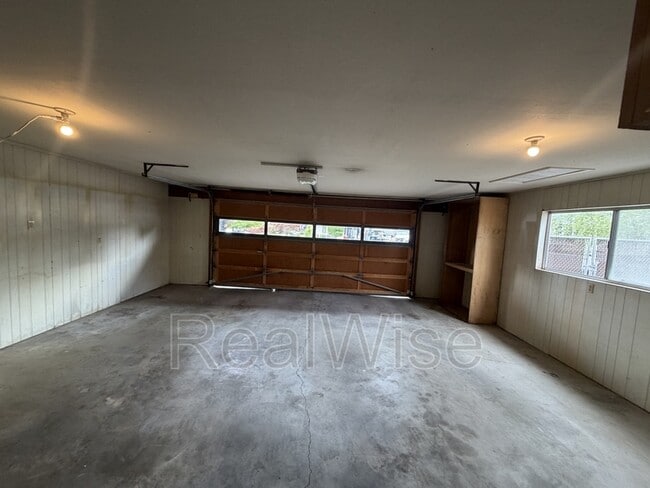 Building Photo - 710 NW Midland Ave