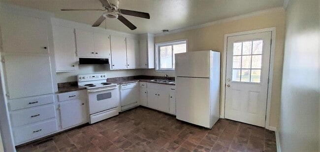 Building Photo - 304 Wind Ave NW