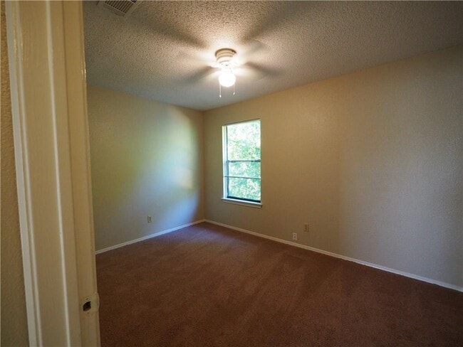 Building Photo - 105 Hillside Dr