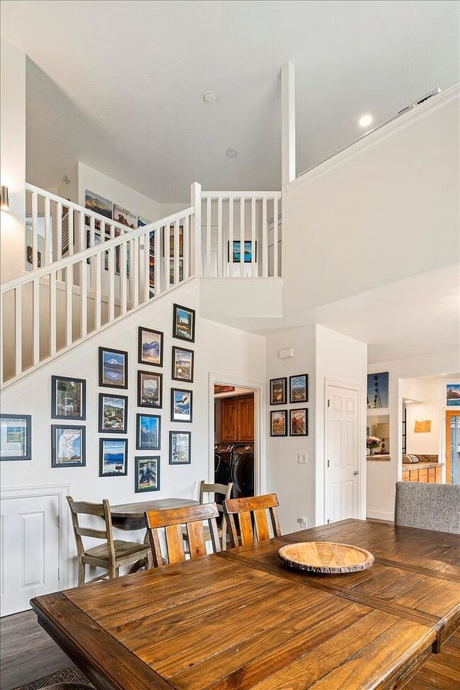 Building Photo - 1622 NW Rimrock Dr