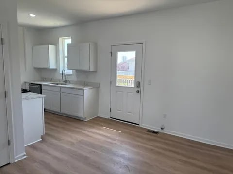 Building Photo - 400 7th St