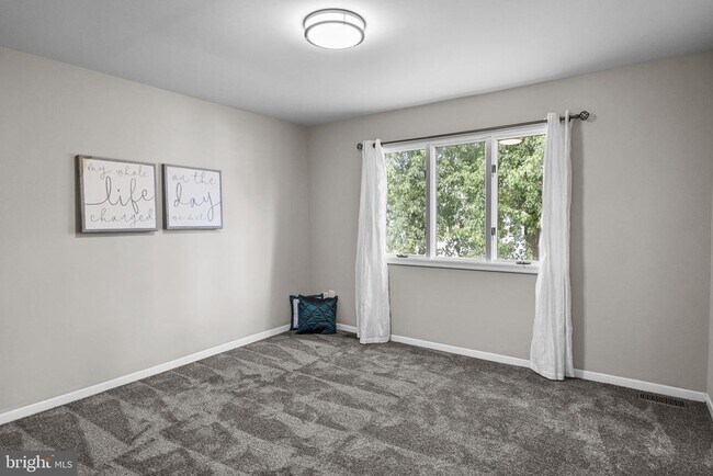 Building Photo - 111 Hidden Valley Ln