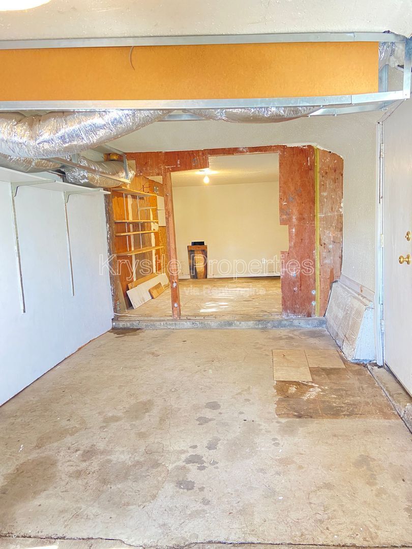 Building Photo - 544 Porter St