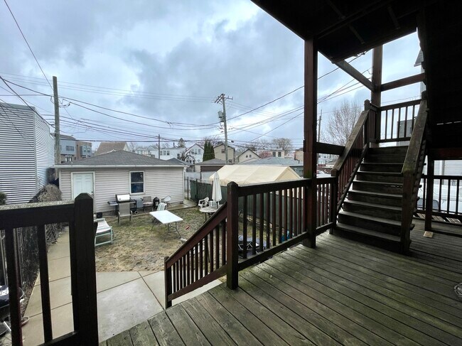 Building Photo - 2620 W Armitage Ave