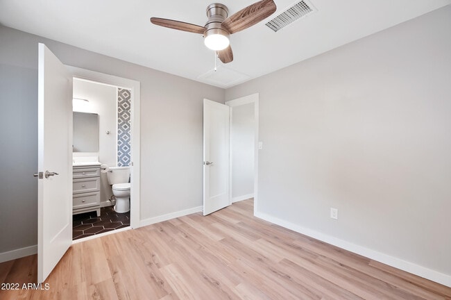 Building Photo - 217 S Sirrine