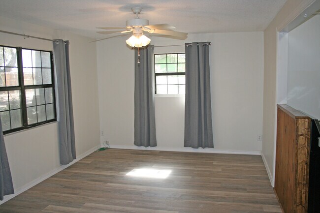 Building Photo - 115 Mamalou Ln