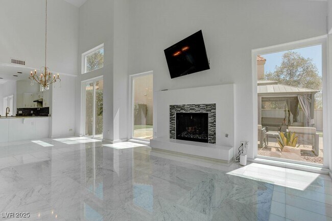 Building Photo - 8953 Diamond Falls Dr