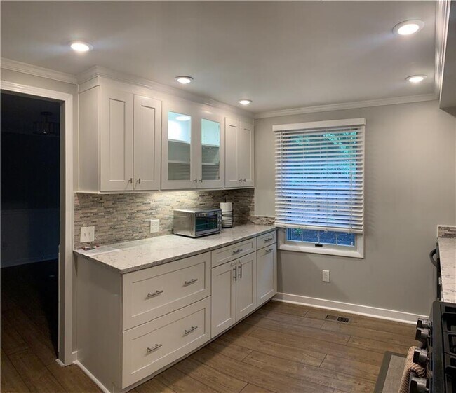 Building Photo - 9695 N Pond Cir