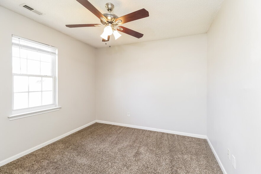 Building Photo - 13965 Dingess Rd