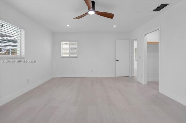 Building Photo - 9125 SE Karin St