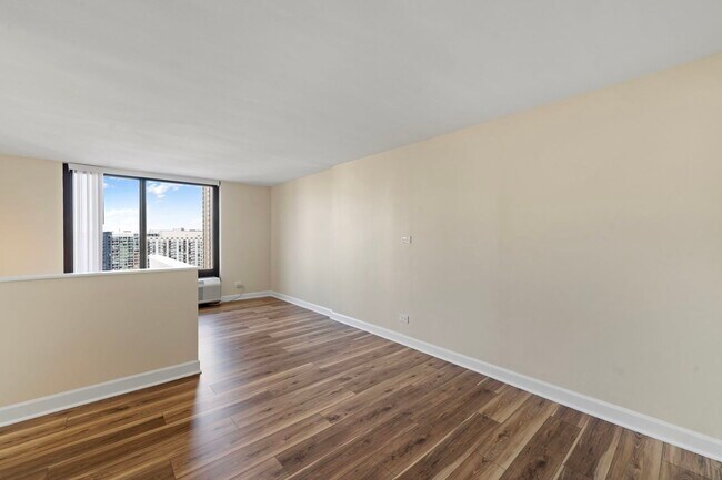 Building Photo - 1221 N Dearborn Pkwy