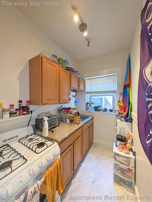 Building Photo - 163 Summer St