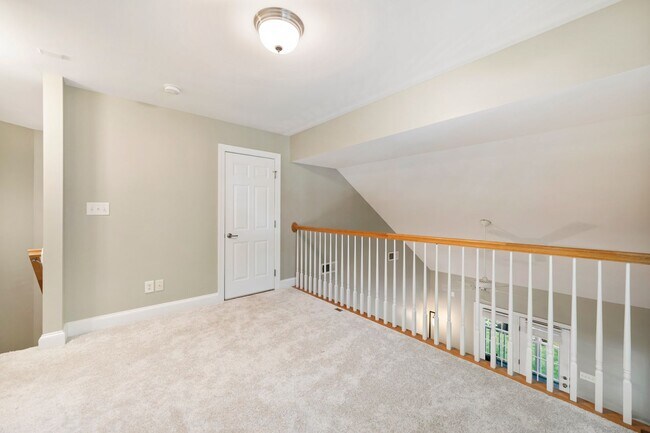 Building Photo - Available 07/10/26! Lovely 3 bedroom townhome close to the Eno River in Country Club Heights!