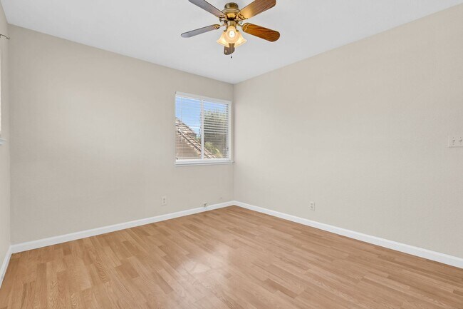Building Photo - 880 Woodsong Ln