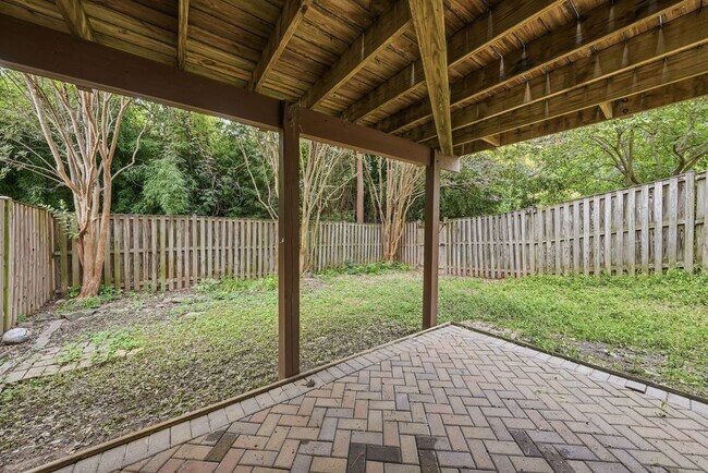 Building Photo - 14126 Red River Dr