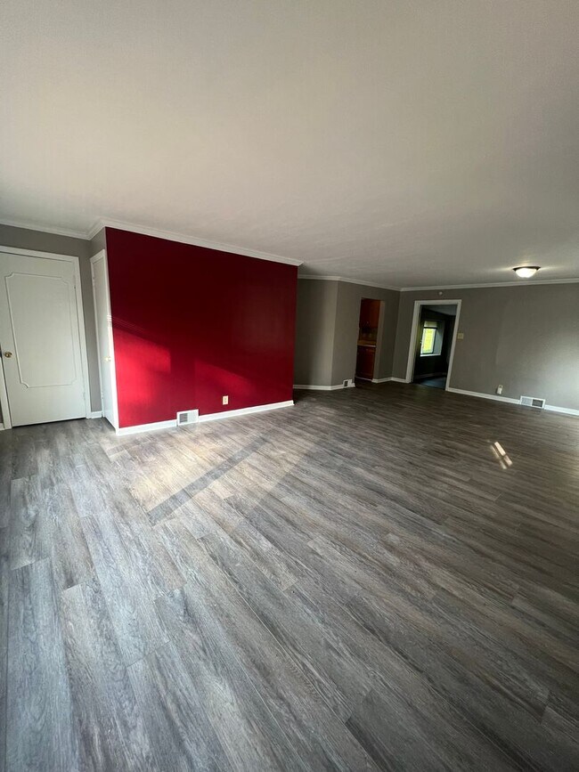 Building Photo - 3-bedroom, 2-bathroom private retreat in C...