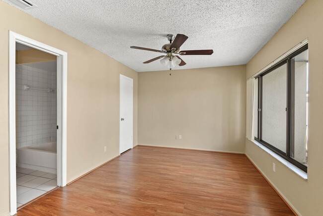 Building Photo - Winter Park Townhouse Available immediately!