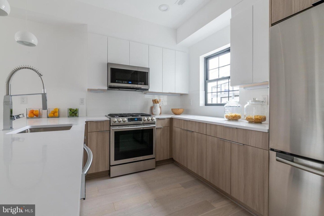 Building Photo - 1411 Oak St NW