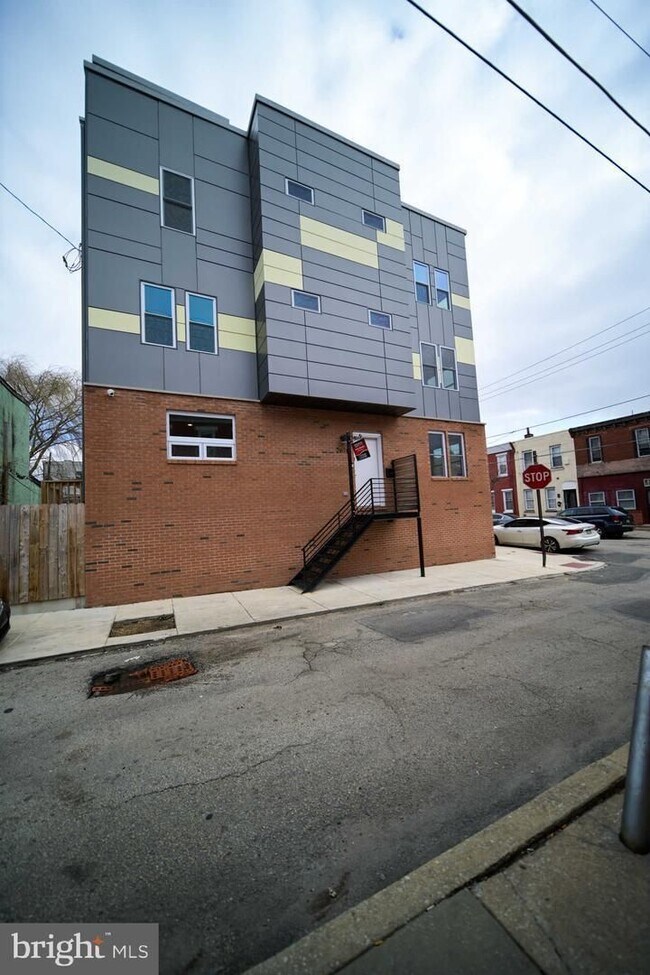 Building Photo - 2618 Jasper St