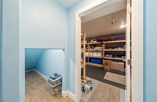 Building Photo - 810 E Homestead Dr