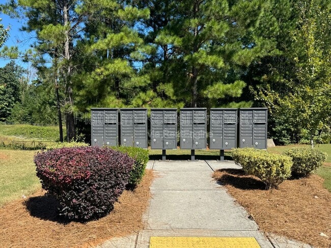 Building Photo - 3368 Pennington Dr