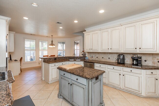 Building Photo - 7790 Deer Chase Dr