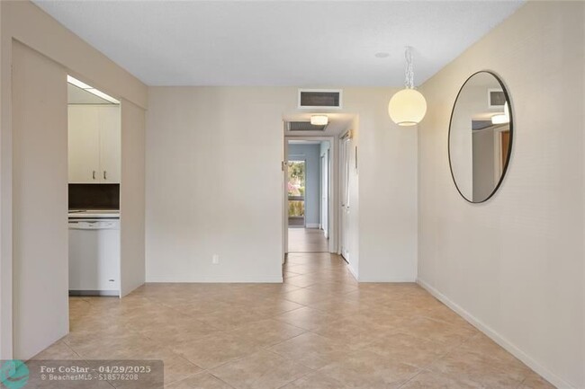 Building Photo - 4701 Martinique Dr
