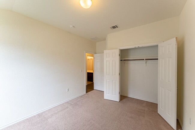 Building Photo - Beautiful Brick 3bed/2ba Home With High End Finishes & Must See Kitchen in NE Austin!