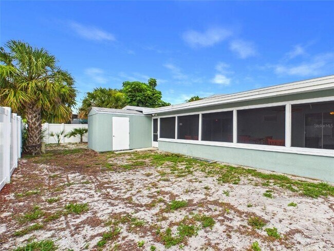 Building Photo - 409 4th Ave N