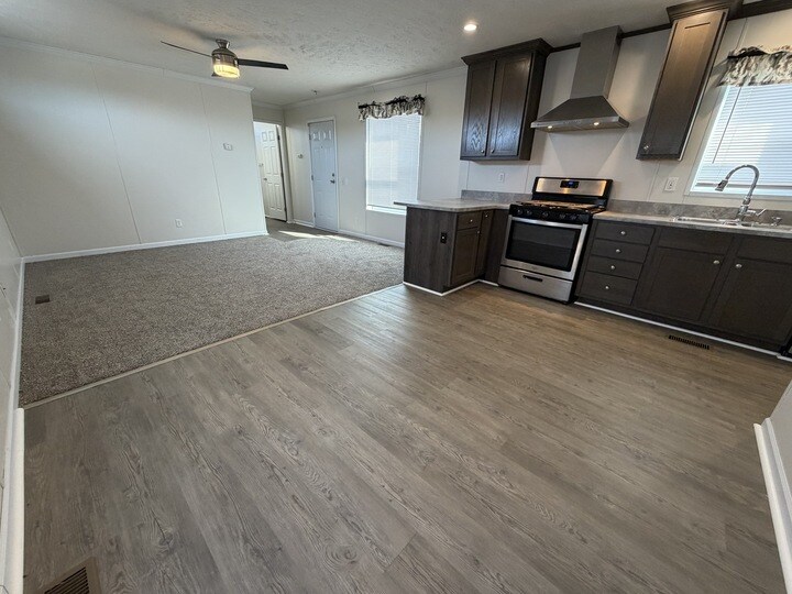 Building Photo - 15386 Danseur Dr