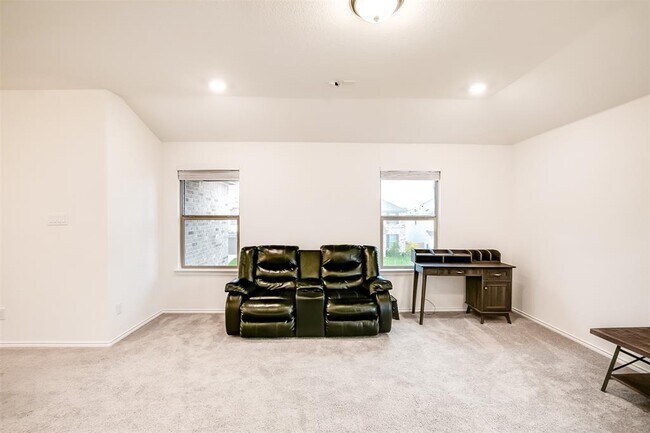 Building Photo - 1924 Stringer Pass