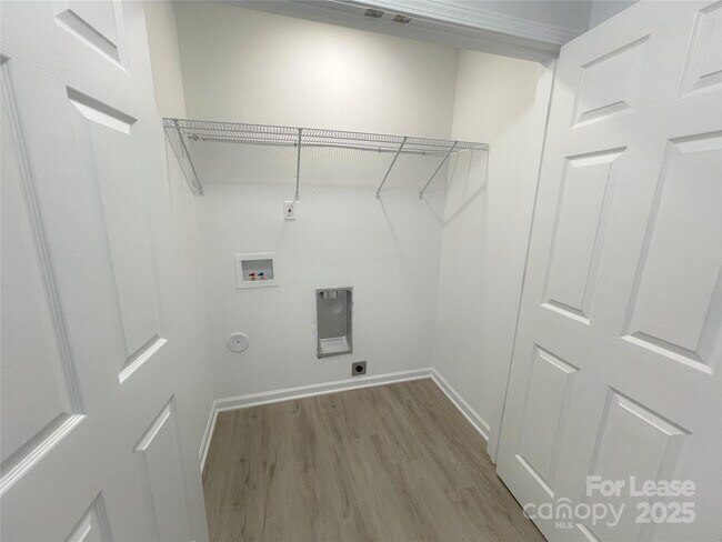 Building Photo - 7135 Ludwig Dr