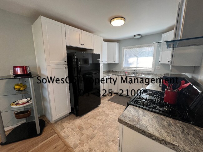 Building Photo - Beautiful Furnished Property; Three Bedroo...