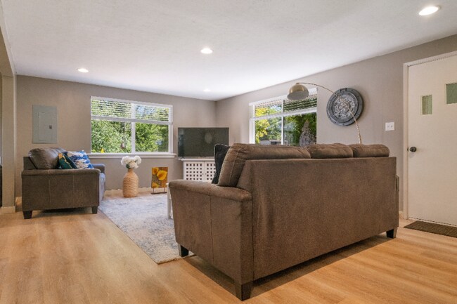 Building Photo - 711 N Third St