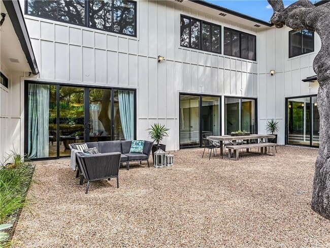 Building Photo - 3002 Hillview Rd