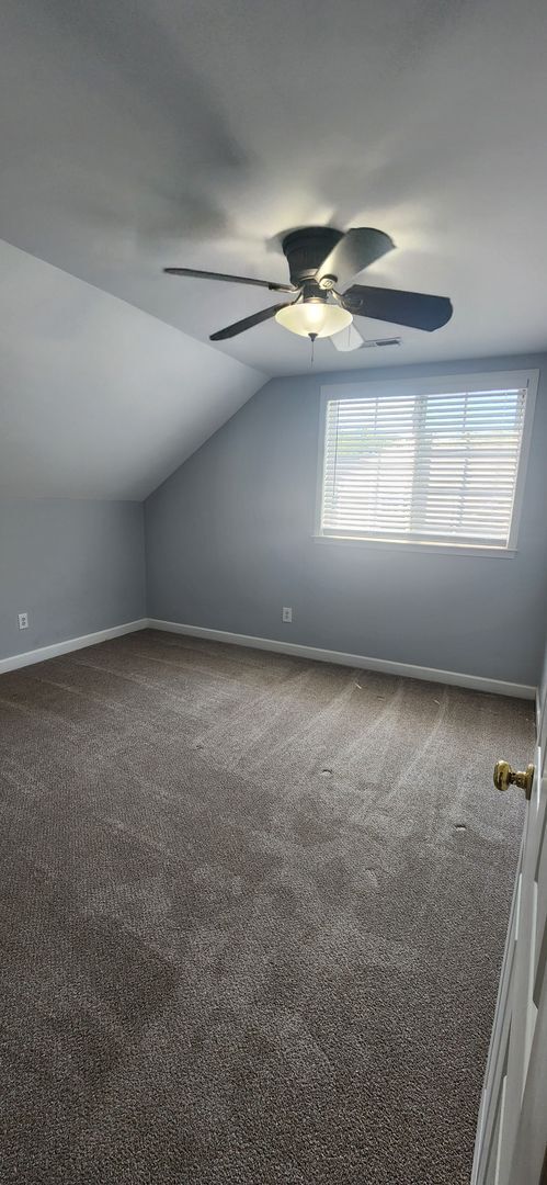Building Photo - 4 Bedroom - Less than 2 miles from Swamp R...