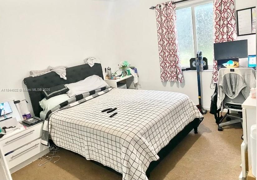 Building Photo - 800 NW 44th Ave