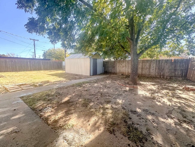 Building Photo - Newly-updated, 3-bedroom near LCU!