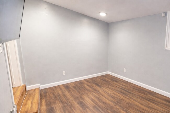 Building Photo - 217 Seward Ave NW