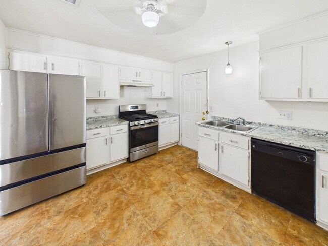 Building Photo - 1013 San Benito Dr
