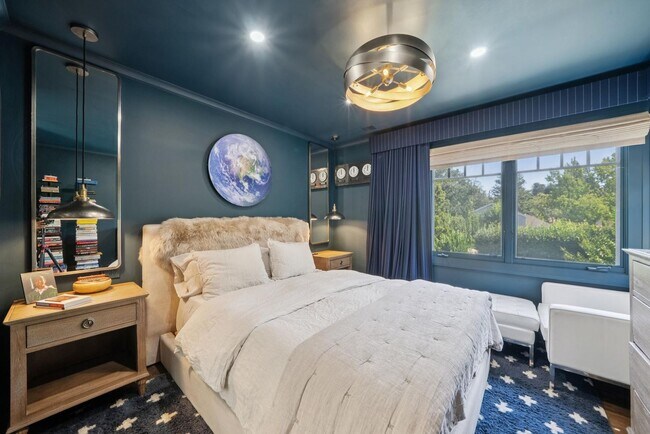 Building Photo - Beautifully Appointed 7-Bedroom Home with Lush Garden Setting in Palo Alto