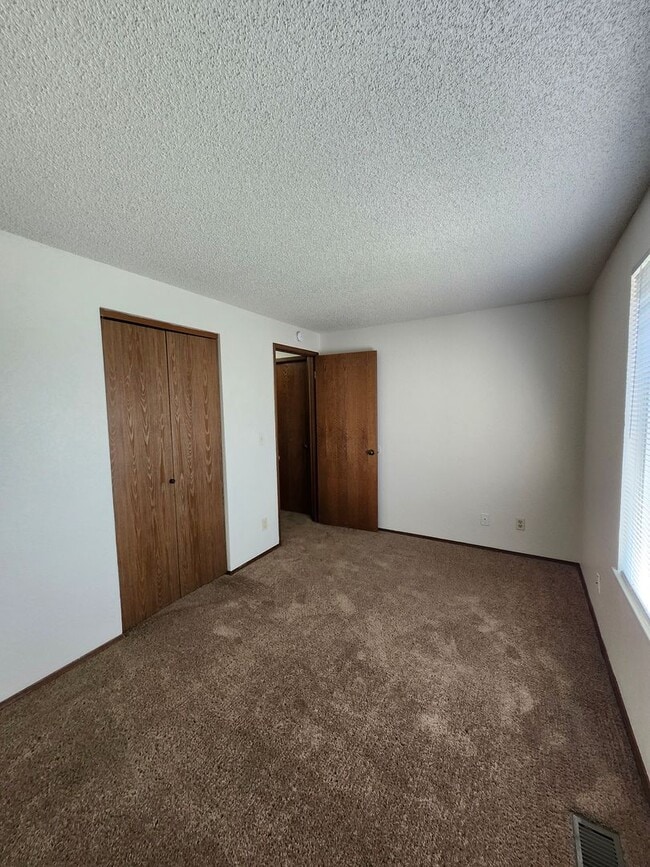 Building Photo - 1709 S Rainier Pl