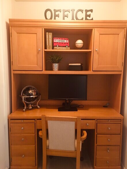 Walk in office - 893 Farmington Ave