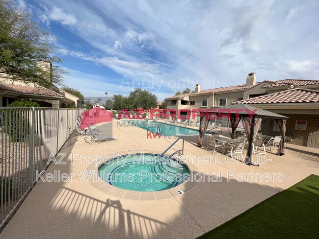 Building Photo - 955 E Knox Rd