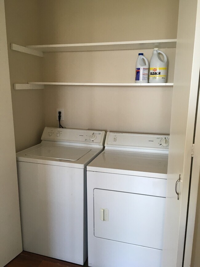 Building Photo - FANTASTIC Ocean Views!!