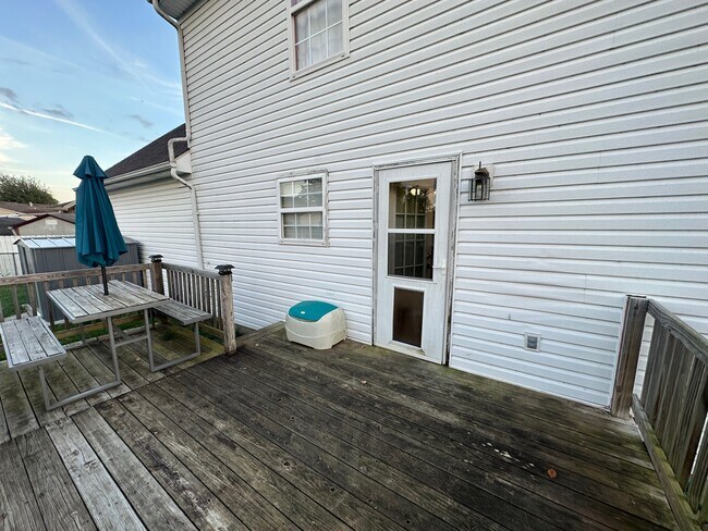 Building Photo - 9800 Spring Pointe Ct
