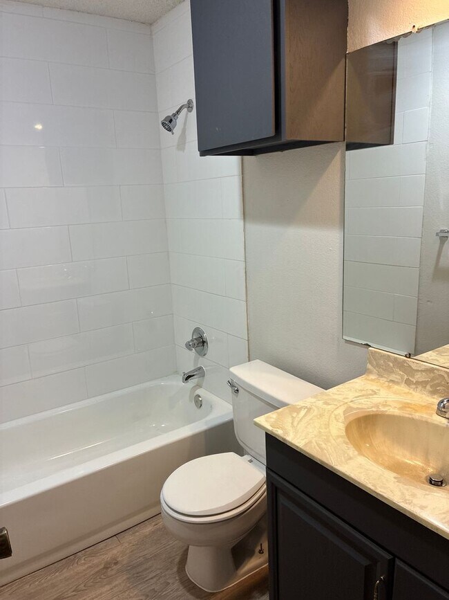 Building Photo - 8204 Vernon Ave