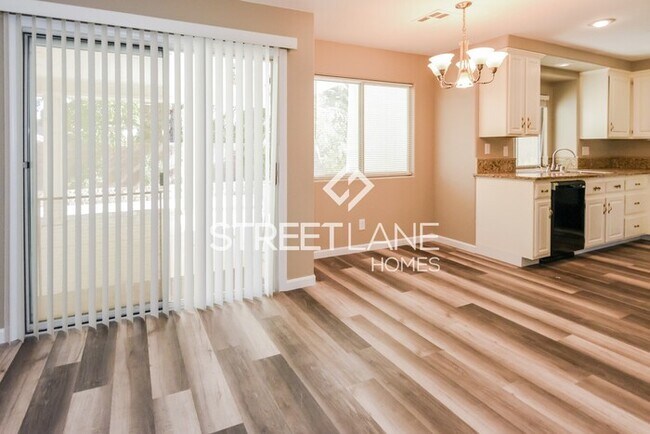 Building Photo - Spacious 5 bedroom home in Henderson!