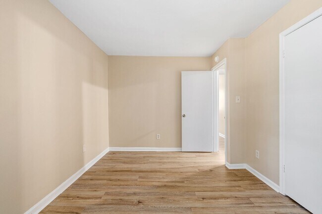 Building Photo - 4117 Rainbow Dr